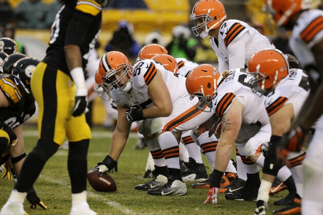 Cleveland Browns quarterback Jason Campbell (17) lines up behind center Cleveland Browns center Alex Mack (55) during the second half of an NFL football game against the Pittsburgh Steelers in Pittsburgh, Sunday, Dec. 29, 2013. The Steelers won 20-7. (AP Photo/Gene J. Puskar) Cleveland Browns quarterback Jason Campbell (17) lines up behind center Cleveland Browns center Alex Mack (55) during the second half of an NFL football game against the Pittsburgh Steelers in Pittsburgh, Sunday, Dec. 29, 2013. The Steelers won 20-7. (AP Photo/Gene J. Puskar)