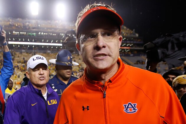 BATON ROUGE, LA - SEPTEMBER 21:  Head coach Les Miles of the LSU Tigers talks with ead coach Gus Malzahn of the Auburn Tigers after LSU defeated Auburn 35-21at Tiger Stadium on September 21, 2013 in Baton Rouge, Louisiana.  (Photo by Chris Graythen/Getty Images)