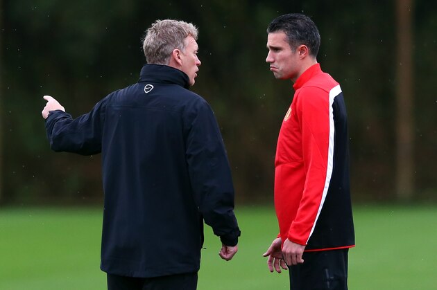 MANCHESTER, ENGLAND - OCTOBER 22: David Moyes the manager of Manchester United talks with Robin Van Persie prior to a training session at Aon Training Complex on October 22, 2013 in Manchester, England. (Photo by Alex Livesey/Getty Images) MANCHESTER, ENGLAND - OCTOBER 22: David Moyes the manager of Manchester United talks with Robin Van Persie prior to a training session at Aon Training Complex on October 22, 2013 in Manchester, England. (Photo by Alex Livesey/Getty Images)