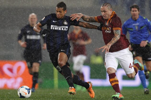 Inter Milan's midfielder Fredy Guarin, left, and AS Roma midfielder Radja Nainggolan vie for the ball during an Italian Serie A soccer match between AS Roma and Inter Milan at Rome's Olympic stadium, Saturday, March 1, 2014. (AP Photo/Alessandra Tarantino)