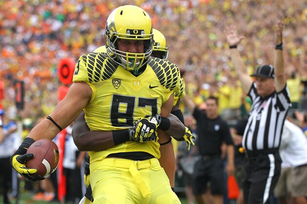 EUGENE, OR - SEPTEMBER 14:  Johnny Mundt #83 of the Oregon Ducks celebrates a touchdown against the Tennessee Volunteers on September 14, 2013 at the Autzen Stadium in Eugene, Oregon.  (Photo by Jonathan Ferrey/Getty Images)