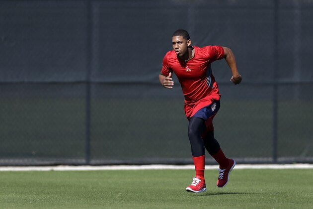 St. Louis Cardinals outfielder Oscar Taveras jogs during an informal spring training baseball practice Wednesday, Feb. 12, 2014, in Jupiter, Fla. Taveras, one of the Cardinals' top prospects, missed much of the 2013 due to an ankle injury. (AP Photo/Jeff Roberson)