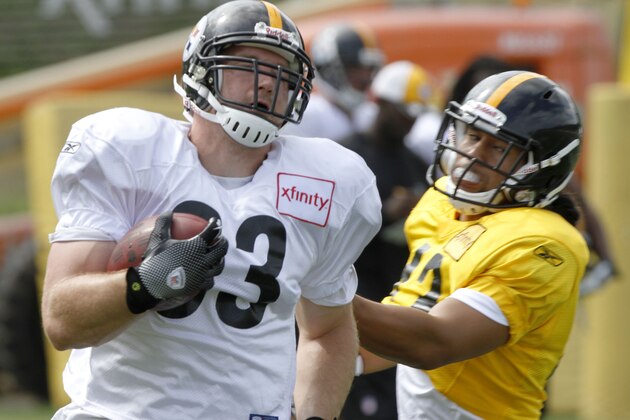 Pittsburgh Steelers tight end Heath Miller, left, tries to get past safety Troy Polamalu at the NFL football team's training camp session in Latrobe, Pa. Sunday, Aug. 1, 2010. (AP Photo/Keith Srakocic)