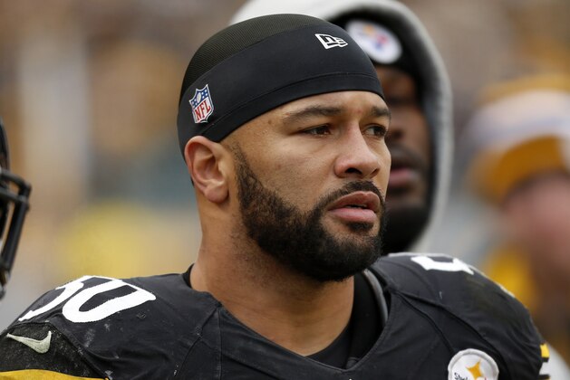 Pittsburgh Steelers inside linebacker Larry Foote (50) stands on the sidelines during the fourth quarter of an NFL football game against the Cleveland Browns in Pittsburgh, Sunday, Dec. 30, 2012. The Steelers won 24-10. (AP Photo/Gene J. Puskar)