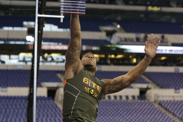North Carolina tight end Eric Ebron runs the 40-yard dash at the NFL football scouting combine in Indianapolis, Saturday, Feb. 22, 2014. (AP Photo/Nam Y. Huh) North Carolina tight end Eric Ebron runs the 40-yard dash at the NFL football scouting combine in Indianapolis, Saturday, Feb. 22, 2014. (AP Photo/Nam Y. Huh)