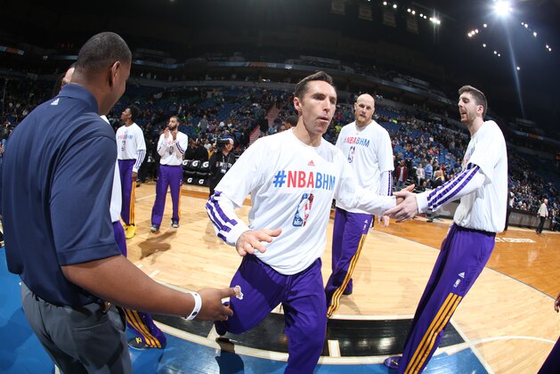 MINNEAPOLIS, MN - FEBRUARY 4:  Steve Nash #10 of the Los Angeles Lakers gets introduced against the Minnesota Timberwolves on February 4, 2014 at Target Center in Minneapolis, Minnesota. NOTE TO USER: User expressly acknowledges and agrees that, by downloading and or using this Photograph, user is consenting to the terms and conditions of the Getty Images License Agreement. Mandatory Copyright Notice: Copyright 2014 NBAE (Photo by David Sherman/NBAE via Getty Images)