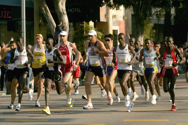 LOS ANGELES - MARCH 6:  Elite male runners run together in a pack during mile one of the Los Angeles Marathon XX on March 6, 2005 in Los Angeles, California.  (Photo by Stephen Dunn/Getty Images)