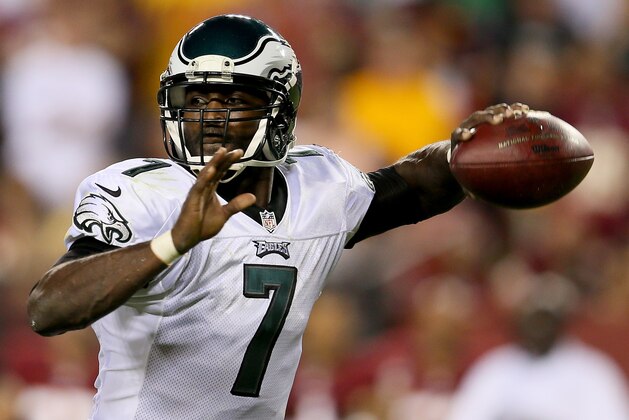 LANDOVER, MD - SEPTEMBER 09:  Quarterback Michael Vick #7 of the Philadelphia Eagles throws the ball in the second quarter against the Washington Redskins at FedExField on September 9, 2013 in Landover, Maryland.  (Photo by Rob Carr/Getty Images)