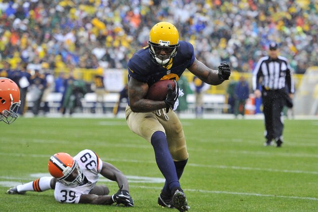 GREEN BAY, WI - OCTOBER 20:  Tight end Jermichael Finley #88 of the Green Bay Packers runs after a catch for a 10-yard touchdown reception during the first quarter against the Cleveland Browns at Lambeau Field on October 20, 2013 in Green Bay, Wisconsin.  (Photo by Brian Kersey/Getty Images)
