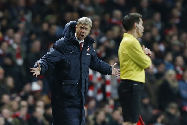 Arsenal's manager Arsene Wenger, left, gestures to the fourth official about a referee decision during their English Premier League soccer match against Hull City at Emirates Stadium in London, Wednesday, Dec. 4, 2013. (AP Photo/Sang Tan)