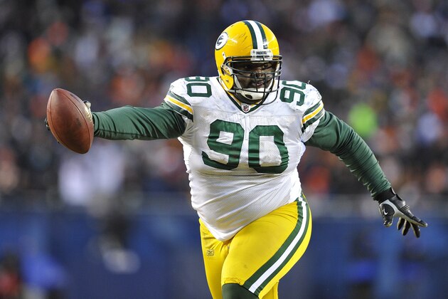 Green Bay Packers' B.J. Raji (90) scores the game winning touchdown on an interception during the second half of the NFC Championship NFL football game Sunday, Jan. 23, 2011, in Chicago. (AP Photo/Jim Prisching)