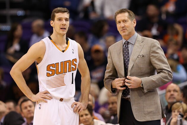 PHOENIX, AZ - JANUARY 15:  Goran Dragic #1 and head coach Jeff Hornacek of the Phoenix Suns talk during the NBA game against the Los Angeles Lakers at US Airways Center on January 15, 2014 in Phoenix, Arizona. The Suns defeated the Lakers 121-114. NOTE TO USER: User expressly acknowledges and agrees that, by downloading and or using this photograph, User is consenting to the terms and conditions of the Getty Images License Agreement.  (Photo by Christian Petersen/Getty Images)