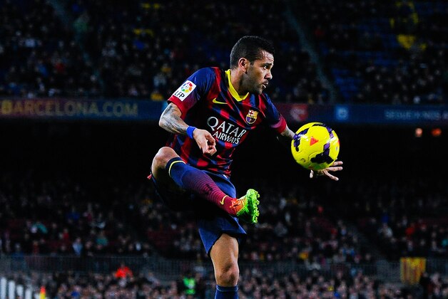 BARCELONA, SPAIN - JANUARY 26:  Dani Alves of FC Barcelona controls the ball during the La Liga match between FC Barcelona and Malaga CF at Camp Nou on January 26, 2014 in Barcelona, Spain.  (Photo by David Ramos/Getty Images)