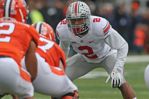 CHAMPAIGN, IL - NOVEMBER 16:  Ryan Shazier #2 of the Ohio State Buckeyes awaits the start of play against the Illinois Fighting Illini at Memorial Stadium on November 16, 2013 in Champaign, Illinois. Ohio State defeated Illinois 60-35.  (Photo by Jonathan Daniel/Getty Images)