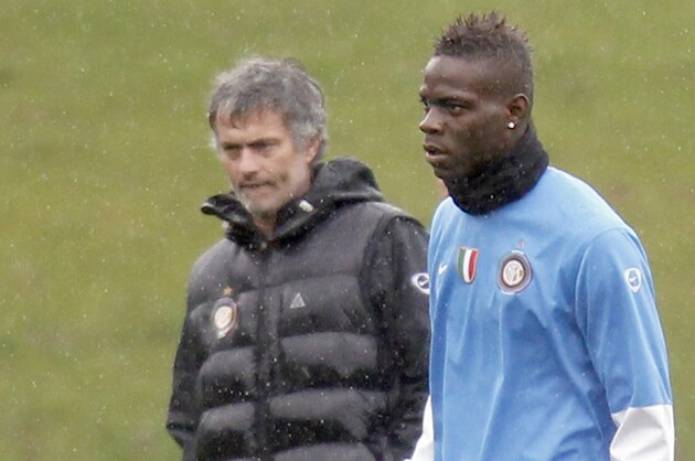 Inter Milan coach Jose' Mourinho of Portugal, left, and  forward Mario Balotelli, seen, during a training session ahead of the Champions League quarterfinal match against CSKA, in Appiano Gentile, Italy, Tuesday, March 30, 2010. (AP Photo/Luca Bruno)