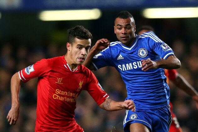 LONDON, ENGLAND - DECEMBER 29:  Philippe Coutinho of Liverpool is purseud by Ashley Cole of Chelsea during the Barclays Premier League match between Chelsea and Liverpool at Stamford Bridge on December 29, 2013 in London, England.  (Photo by Julian Finney/Getty Images)
