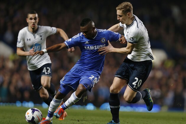 Chelsea's Samuel Eto'o, center, competes with Tottenham Hotspur's Michael Dawson, right, during their English Premier League soccer match at Stamford Bridge, London, Saturday, March 8, 2014. (AP Photo/Sang Tan)