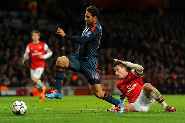 LONDON, ENGLAND - FEBRUARY 19:  Laurent Koscielny of Arsenal tackles Claudio Pizarro of Bayern Muenchen during the UEFA Champions League Round of 16 first leg match between Arsenal and FC Bayern Muenchen at Emirates Stadium on February 19, 2014 in London, England.  (Photo by Shaun Botterill/Getty Images)