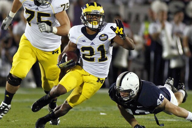 STATE COLLEGE, PA - OCTOBER 12:  Jeremy Gallon #21 of the Michigan Wolverines rushes against the Penn State Nittany Lions during the game on October 12, 2013 at Beaver Stadium in State College, Pennsylvania.  (Photo by Justin K. Aller/Getty Images)