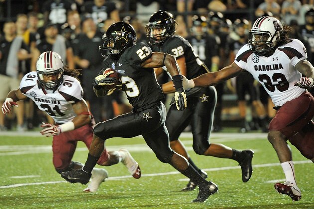 NASHVILLE, TN - AUGUST 30:  Jordan Diaz #31 and Damario Jeffery #33 of the South Carolina Gamecocks pursue Andre Hal #23 of the Vanderbilt Commodores at Vanderbilt Stadium on August 30, 2012 in Nashville, Tennessee.  (Photo by Frederick Breedon/Getty Images)
