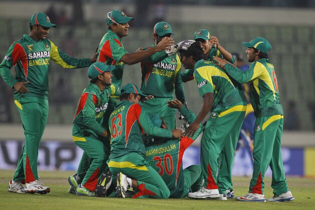 Bangladesh's players celebrate the wicket of Sri Lanka’s Mahela Jayawardene  during the Asia Cup one-day international cricket tournament in Dhaka, Bangladesh, Thursday, March 6, 2014. (AP Photo/A.M. Ahad)