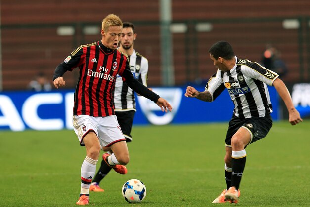 AC Milan's Keisuke Honda, left, faces Udinese's Marques Allan during the Serie A soccer match between Udinese and AC Milan at the Friuli Stadium in Udine, Italy, Saturday, March 8, 2014. (AP Photo/Paolo Giovannini)