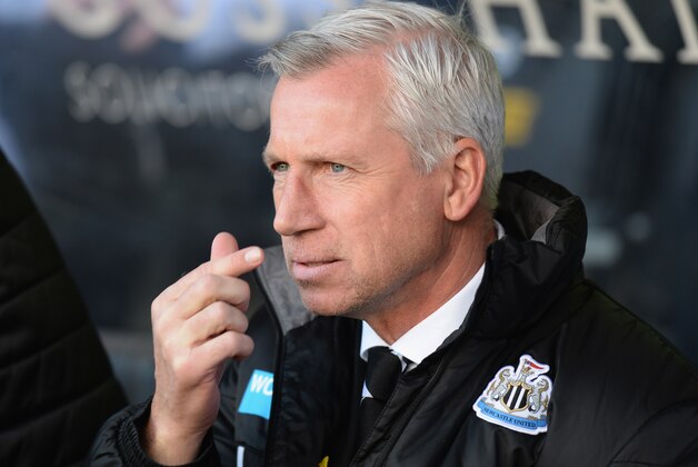 HULL, ENGLAND - MARCH 01:  Alan Pardew, Manager of Newcastle United during the Barclays Premier League match between Hull City and Newcastle United at KC Stadium on March 1, 2014 in Hull, England.  (Photo by Tony Marshall/Getty Images)