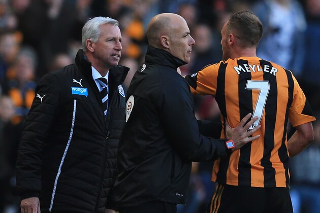 HULL, ENGLAND - MARCH 01:  Fourth official Howard Webb restrains David Meyler of Hull City (7) after a clash with Alan Pardew manager of Newcastle United (L) during the Barclays Premier League match between Hull City and Newcastle United at KC Stadium on March 1, 2014 in Hull, England.  (Photo by Matthew Lewis/Getty Images)