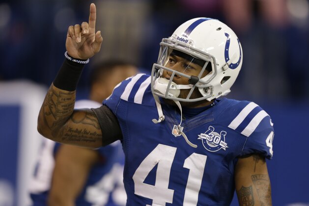 Indianapolis Colts' Antoine Bethea (41) prepares for an NFL football game against the Jacksonville Jaguars Sunday, Dec. 29, 2013, in Indianapolis. (AP Photo/Darron Cummings)