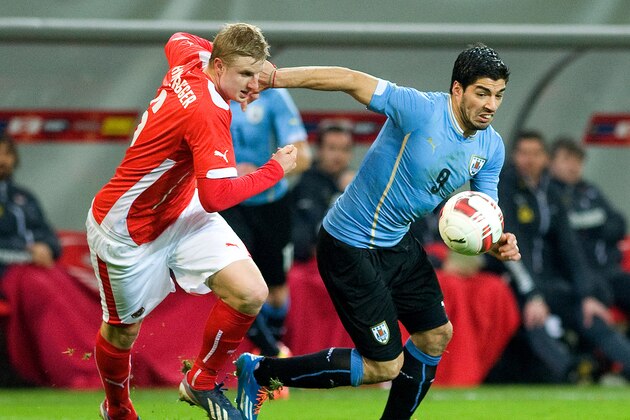 KLAGENFURT, AUSTRIA - MARCH 05:  Luis Suarez of Uruguay (R) challenges Martin Hinteregger of Austria (L) during the international friendly match between Austria and Uruguay at Woerthersee stadium on March 5, 2014 in Klagenfurt, Austria.  (Photo by Winnie Pessentheiner/Getty Images)