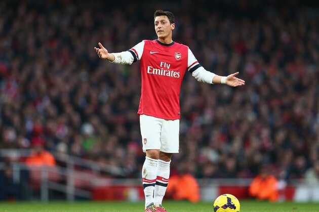 LONDON, ENGLAND - JANUARY 18:  Mesut Ozil of Arsenal in action during the Barclays Premier League match between Arsenal and Fulham at Emirates Stadium on January 18, 2014 in London, England.  (Photo by Clive Mason/Getty Images)