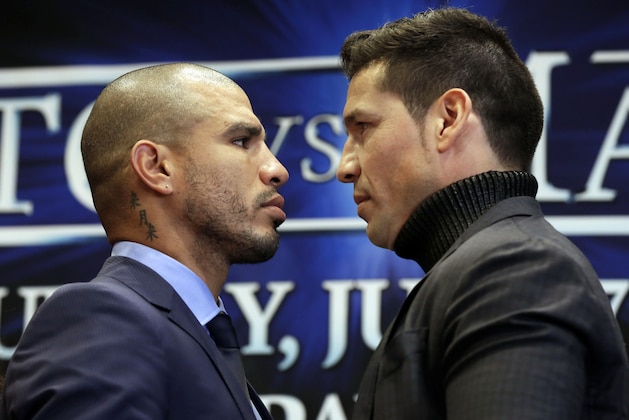 WBC middleweight champion Sergio Martinez, right, of Argentina, and challenger Miguel Cotto, of Puerto Rico, face off during a news conference in New York's Madison Square Garden, Tuesday, March 11, 2014, to promote their scheduled June 7, 2014, bout. (AP Photo/Richard Drew)