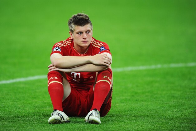 MUNICH, GERMANY - MAY 19: Toni Kroos of Bayern Muenchen looks dejected after their defeat in the UEFA Champions League Final between FC Bayern Muenchen and Chelsea at the Fussball Arena München on May 19, 2012 in Munich, Germany.  (Photo by Mike Hewitt/Getty Images)