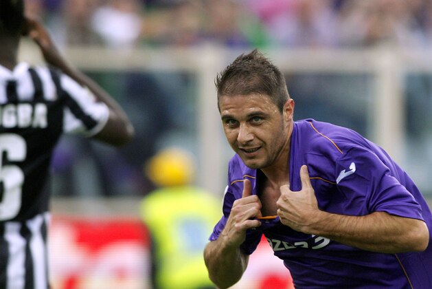 Fiorentina's Joaquin celebrates after scoring during a Serie A soccer match between Fiorentina and Juventus at the Artemio Franchi stadium in Florence, Italy, Sunday, Oct. 20, 2013. Fiorentina won 4-2. (AP Photo/Fabrizio Giovannozzi)