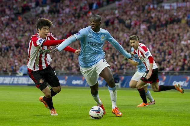 Manchester City's Yaya Toure, centre, keeps the ball from Sunderland's Ki Sung-Yueng during the League Cup Final at Wembley Stadium, London, England, Sunday March 2, 2014. (AP Photo/Jon Super) Manchester City's Yaya Toure, centre, keeps the ball from Sunderland's Ki Sung-Yueng during the League Cup Final at Wembley Stadium, London, England, Sunday March 2, 2014. (AP Photo/Jon Super)