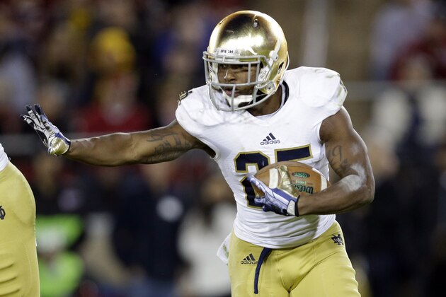 Notre Dame running back Tarean Folston in action against Stanford in an NCAA college football game on Saturday, Nov. 30, 2013, in Stanford, Calif. (AP Photo/Marcio Jose Sanchez)
