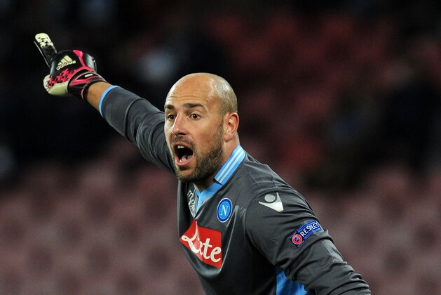 NAPLES, ITALY - FEBRUARY 27:  Pepe Reina of Napoli in action during the UEFA Europa League Round of 32 match between SSC Napoli and Swansea City at Stadio San Paolo on February 27, 2014 in Naples, Italy.  (Photo by Giuseppe Bellini/Getty Images)