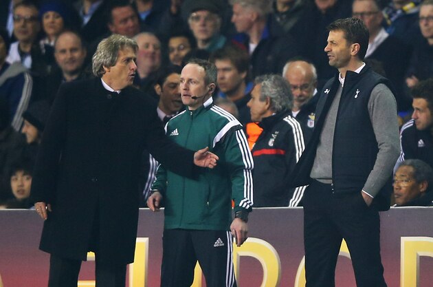 LONDON, ENGLAND - MARCH 13:  Tim Sherwood manager of Tottenham Hotspur argues with Jorge Jesus manager of Benfica during the UEFA Europa League Round of 16 first leg match between Tottenham Hotspur FC and SL Benfica at White Hart Lane on March 13, 2014 in London, England.  (Photo by Clive Rose/Getty Images)