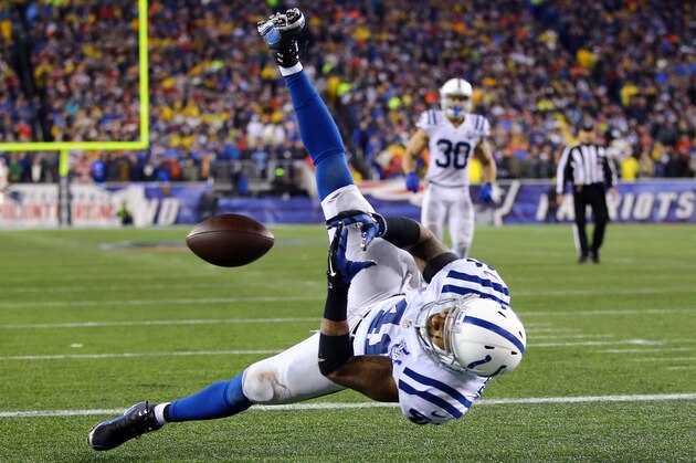 FOXBORO, MA - JANUARY 11:  Antoine Bethea #41 of the Indianapolis Colts misses a catch in the end zone against the New England Patriots during the AFC Divisional Playoff game at Gillette Stadium on January 11, 2014 in Foxboro, Massachusetts.  (Photo by Al Bello/Getty Images)