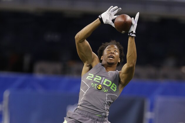 Virginia Tech defensive back Kyle Fuller runs a drill at the NFL football scouting combine in Indianapolis, Tuesday, Feb. 25, 2014. (AP Photo/Michael Conroy)
