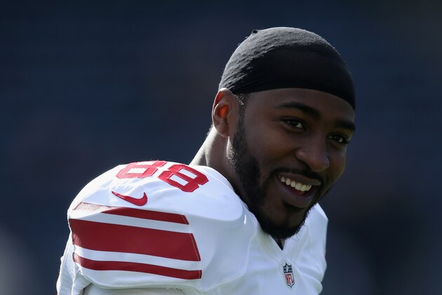 SAN DIEGO, CA - DECEMBER 08:  Wide receiver Hakeem Nicks #88 of the New York Giants looks on prior to the start of the game against the San Diego Chargers at Qualcomm Stadium on December 8, 2013 in San Diego, California.  (Photo by Jeff Gross/Getty Images)