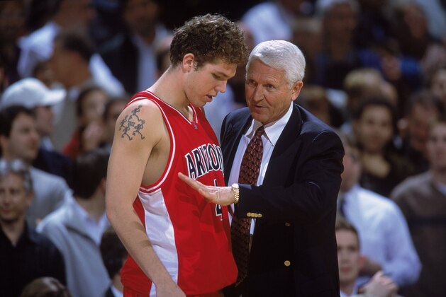 15 Feb 2001:  Head Coach Lute Olson of the Arizona Wildcats coaches   Luke Walton #4 during the game against the University of California, Los Angeles (UCLA) Bruins at the Pauley Pavilion in Los Angeles, California.  The Bruins defeated the Wildcats 79-77.Mandatory Credit: Donald Miralle  /Allsport