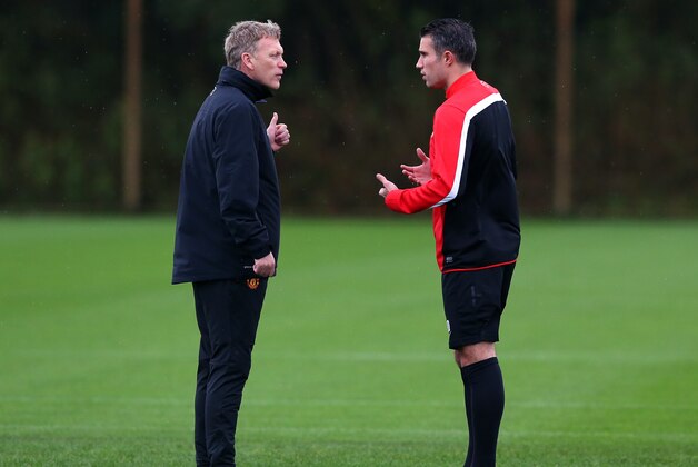 MANCHESTER, ENGLAND - OCTOBER 22:  David Moyes the manager of Manchester United talks with Robin Van Persie prior to a training session at Aon Training Complex on October 22, 2013 in Manchester, England.  (Photo by Alex Livesey/Getty Images)