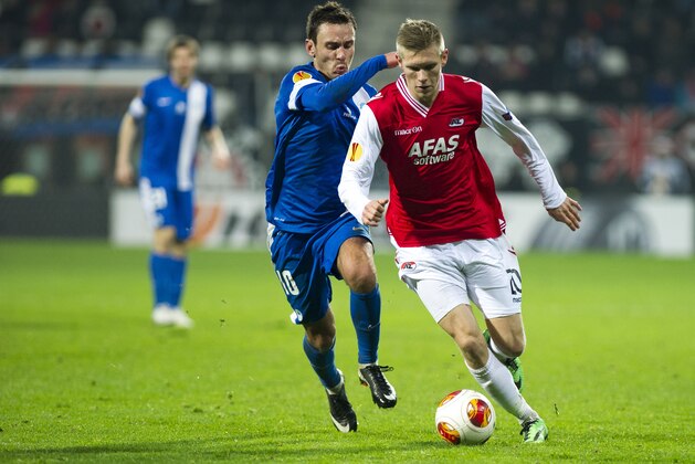 AZ’s Aron Johannsson and Serhiy Rybalka of FC Slovan Liberec vie for the ball during their Europa League round of 32  second leg soccer match   at the AFAS AZ stadium in Alkmaar, Netherlands, Thursday, Feb. 27, 2014. (AP Photo/Patrick Post)