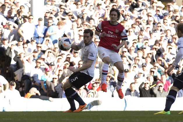 Arsenal's Tomas Rosicky, right, scores past Tottenham Hotspur's Jan Vertonghen during the English Premier League soccer match between Tottenham Hotspur and Arsenal at White Hart Lane stadium in London, Sunday, March 16, 2014. (AP Photo/Matt Dunham)