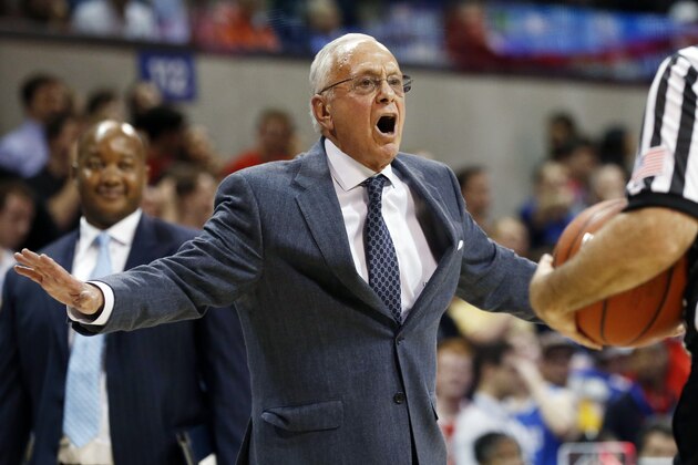 SMU head coach Larry Brown shows his displeasure to an official on a foul called during the first half of an NCAA basketball game against Houston on Wednesday, Feb. 19, 2014, in Dallas. (AP Photo/John F. Rhodes)