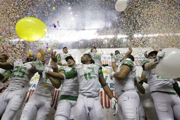 Oregon players celebrate the team's win over Texas in the Valero Alamo Bowl NCAA college football game, Monday, Dec. 30, 2013, in San Antonio. Oregon won 30-7. (AP Photo/Eric Gay)