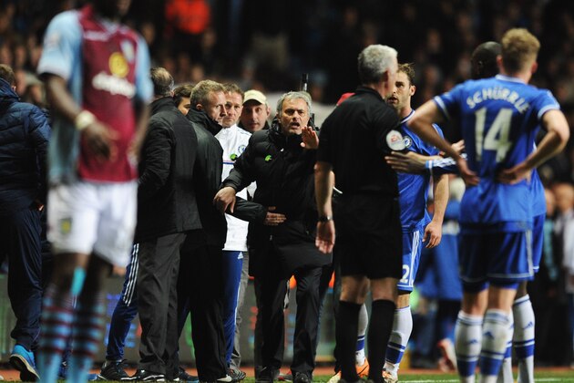 BIRMINGHAM, ENGLAND - MARCH 15:  Jose Mourinho manager of Chelsea protests to referee Chris Foy during the Barclays Premier League match between Aston Villa and Chelsea at Villa Park on March 15, 2014 in Birmingham, England.  (Photo by Chris Brunskill/Getty Images)