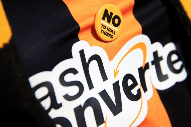 HULL, ENGLAND - MARCH 01:  A Hull City fan dons a 'No to Hull Tigers' pin badge prior to the Barclays Premier League match between Hull City and Newcastle United at KC Stadium on March 1, 2014 in Hull, England.  (Photo by Matthew Lewis/Getty Images)