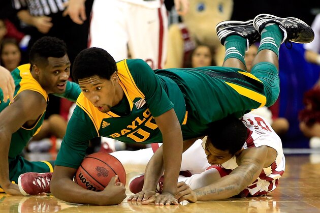 KANSAS CITY, MO - MARCH 13:  Royce O'Neale #00 of the Baylor Bears scrambles with Je'lon Hornbeak #5 of the Oklahoma Sooners for a loose ball during the Big 12 Basketball Tournament quarterfinal game at Sprint Center on March 13, 2014 in Kansas City, Missouri.  (Photo by Jamie Squire/Getty Images)